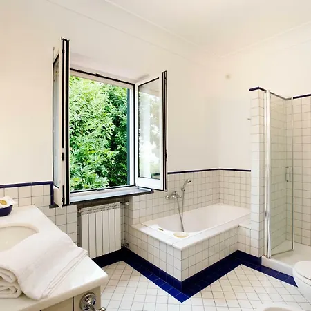 Sleeps 10 Pool Air Con Wifi